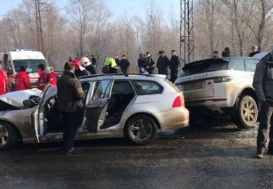 На Закарпатті зіткнулися Land Rover та BMW. Травмовано 7 осіб, у тому числі троє дітей