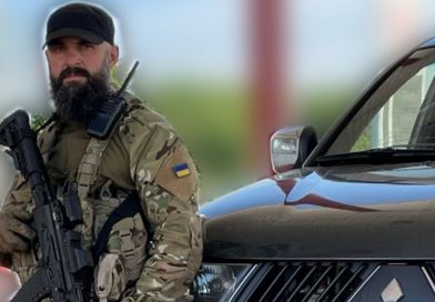 Мукачівець Артур Пашкуляк стріляє з міномета на війні з росією: “За Мукачево” (відео)