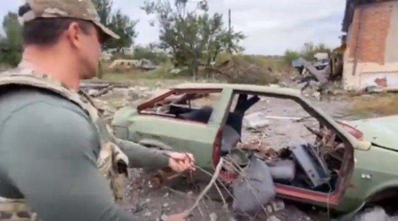 Коля Тищенко ризикуючи своїм життям провів розмінування ворожої каски (відео)