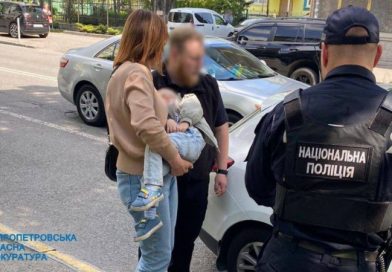 19-річна мешканка Дніпра намагалась за 1 млн грн продати свого 2-річного сина, бо той «заважав влаштувати їй власне життя»