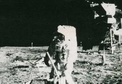 Чи справді немає фотографій Ніла Армстронга на Місяці? (відео)