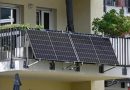 Українці масово встановлюють сонячні панелі на балконах квартир: скільки струму можна отримувати щомісячно, інвестувавши 10 тисяч гривень